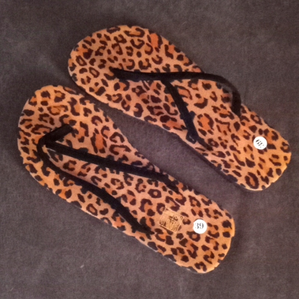 NWOT!!! Leopard print flip flops. Never worn.